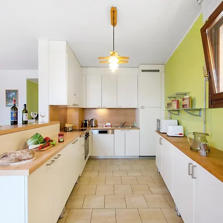 Апартаменты Casa Nova Bella With Free Parking - Happy *